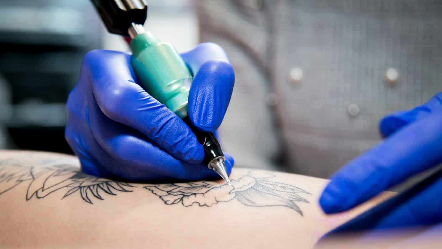 Tatuatore: lavorare senza correre rischi - A.S.P.P.E.I.
